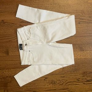 GAP skinny jeans in white. Great condition, no stains or holes.